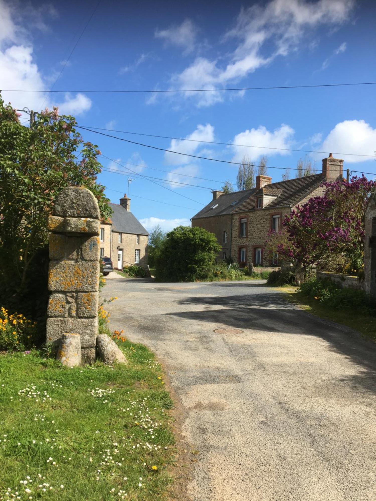 Entre Roches Et Marees Bed & Breakfast Montfarville Exterior foto